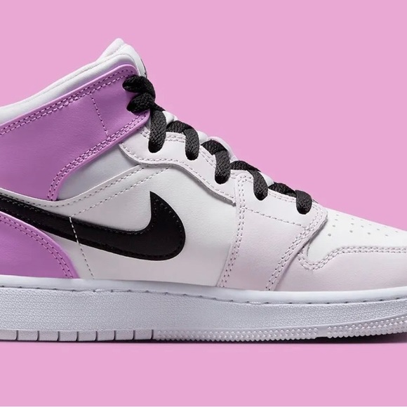 Nike Air Jordan 1 Mid Barely Grape Black White Shoes GS DQ8423-501 PS DQ8424-501 - Picture 3 of 6